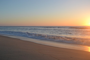 Fototapeta na wymiar coucher de soleil sur l'ocean