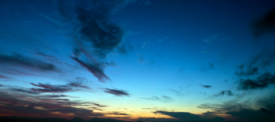 Fototapeta na wymiar Himmel bei Abenddämmerung
