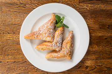 apple pie with cinnamon
