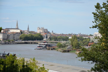 Obraz premium Nantes - Vue de Sainte-Anne - Le port et l'éléphant de l'Île