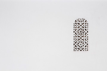 Fenêtre minimaliste moucharabieh au maroc 