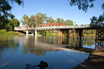 Fototapeta premium Bridge Over the Murray River