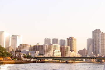 Fototapeta na wymiar Landscape View of cityscape sumida river viewpoint to see boats in tokyo