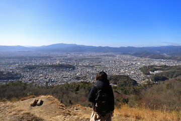 大文字山の頂上と女の子