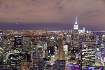 Fototapeta na wymiar Abendlicher Blick vom Top of the Rock Observatory auf dem Rockefeller Center in Richtung Empire State Building, New York, USA, Nordamerika