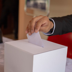 a man put white paper in election box