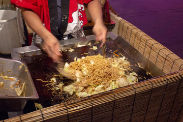 a man cooking yakisoba