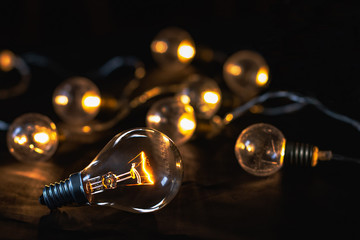 Para apreciar la luz , hay que conocer la oscuridad 