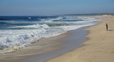 Fototapeta na wymiar rough waves touching coast of portugal in autumn