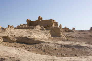 Jiaohe ruins, an archeological site found in the Yarnaz Valley near Turpan, Xinjiang Uyghur Autonomous Region, China. It is a natural fortress located atop a steep cliff on a plateau between valleys.