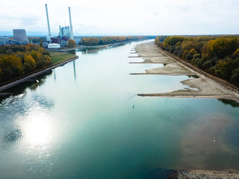 Luftbild: Niedrigwasser am Rhein bei Maxau
