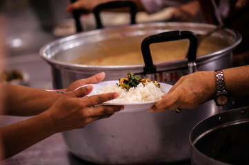 Sharing of food from volunteer hands to homeless people : The concept of feeding