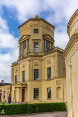 Obraz premium The impressive old observatory in Oxford in a sunny autumn day - 1