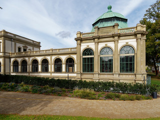 Obraz premium .Kurpark und Regentenbau im Staatsbad Bad Kissingen, Unterfranken, Franken, Bayern, Deutschland.