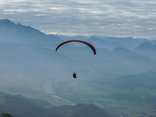 Paraglider in den Alpen