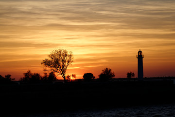 Coucher de soleil sur Saint-Martin-de-R&eacute;