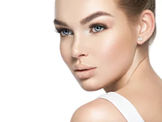 Fototapete Schönheitssalon Closeup portrait of a young beautiful woman  © Valua Vitaly