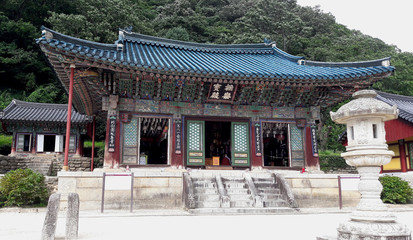 Obraz premium Buddhistischer Mönch in einem Kloster in Südkorea.
