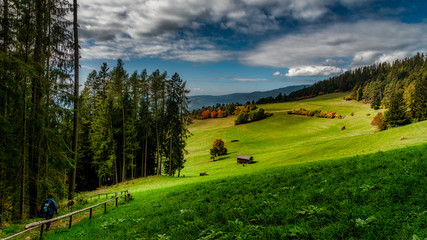 Fototapeta na wymiar Wanderer in Südtirol