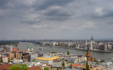 Vista panorámica de la ciudad de Budapest y del rio Danubio, Hungría
