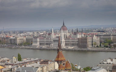 Vista panorámica de la ciudad de Budapest y del rio Danubio, Hungría