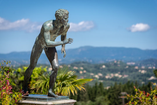 Statue im Achilleion von Kaiserin Sissi auf Korfu in Griechenland