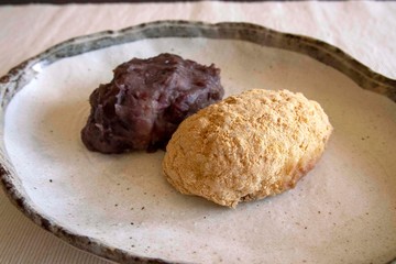 きな粉と餡子のおはぎ