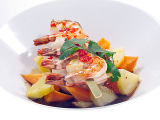 fried spicy prawn poke on skewer with fresh raw pineapple, papaya and steamed rice 