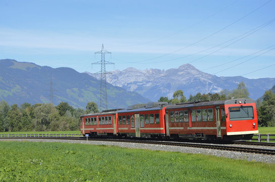 Zillertalbahn im Zillertal bei Aschau