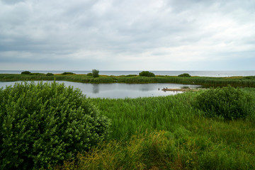 Naturstrand und Kliff an der Ostsee bei Hohenfelde und Mühlenau am Abend, Kreis Plön,  Schleswig-Holstein, Deutschland