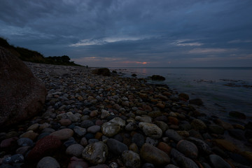 Naturstrand und Kliff an der Ostsee bei Hohenfelde und M&uuml;hlenau am Abend, Kreis Pl&ouml;n,  Schleswig-Holstein, Deutschland