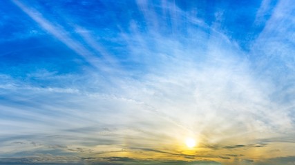 Obraz premium Panorama calmly sky with sun and clouds background