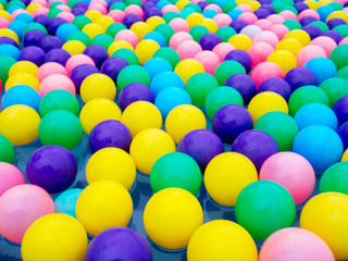 Fototapeta na wymiar colorful of balls floating in pool for children in water park.