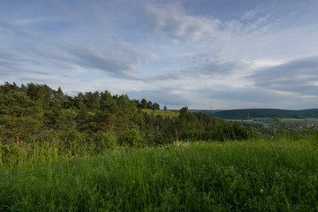 Abend über dem Naturschutzgebiet Grainberg-Kalbenstein bei Karlstadt, Landkreis Main-Spessart, Unterfranken, Bayern, Deutschland