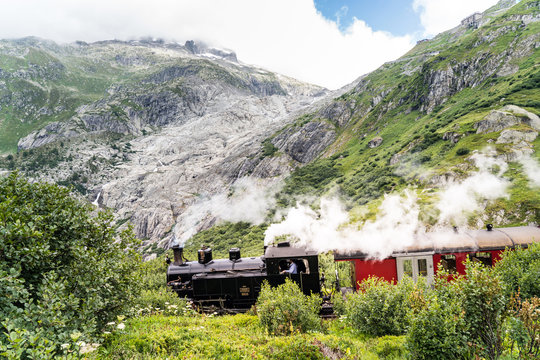Dampfbahn Richtung Gletsch, Lokomotive , Dampflokomotive, Furka Bergstrecke, Rhonegletscher, Belvedere, Furkapass, Schweiz