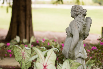 Obraz premium statue in garden