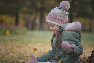 Little girl's portrait in autumn park