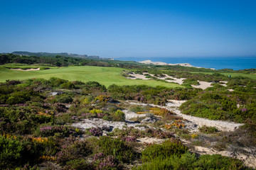 Der West Cliffs Golfplatz an Portugals Silberküste, in der Nähe von Obidos. Er gehört zu den besten Golfpätzen Europas, Nummer eins in Zentral Portugal.