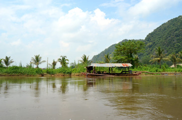 rivière kwai en Thaïlande