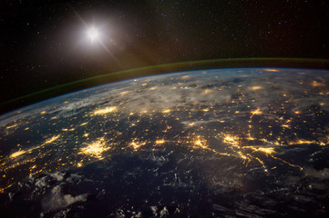 Lichten uit gebieden in de Gulf Coast-staten Texas, Louisiana, Mississippi en Alabama, satellietweergave, De elementen van dit beeld geleverd door NASA.