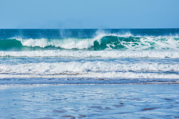 Naklejka na ściany i meble waves of the Atlantic in front of Trebarwith Strand beach in North Cornwall, England