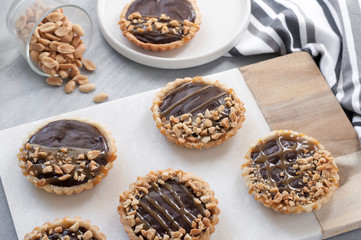 Chocolate peanuts tarts