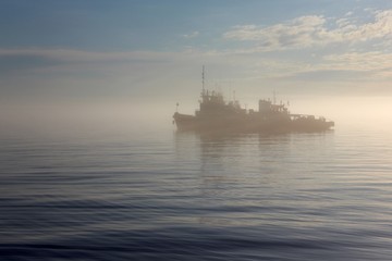 Obraz premium ship in the mist