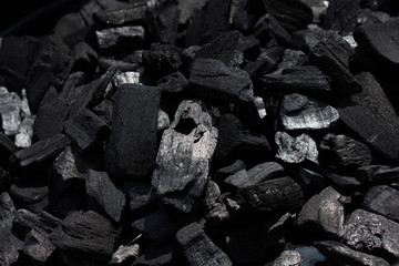 schwarze Holzkohle
