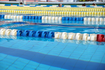 Dividers of paths in the big swimming pool