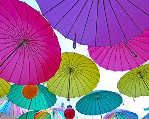 Many spanned colorful umbrellas in the sky - aufgespannte bunte Schirme am Himmel

