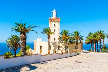  Mooie vuurtoren van Cap Spartel dicht bij de stad Tanger en Gibraltar, Marokko in Afrika © pszabo