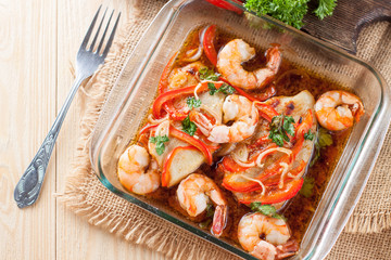 Tilapia fillets baked with shrimps and vegetables