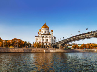 Fototapeta na wymiar Cathedral of Christ the Saviour and the Patriarchal bridge on a sunny autumn day, Moscow, Russia