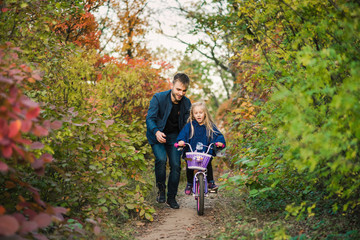 Fototapeta premium Father teach daughter how to drive bike